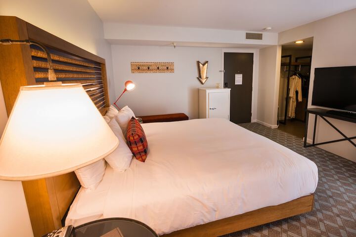 Room 43 of 98