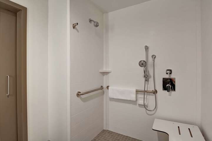 Room 15 of 40