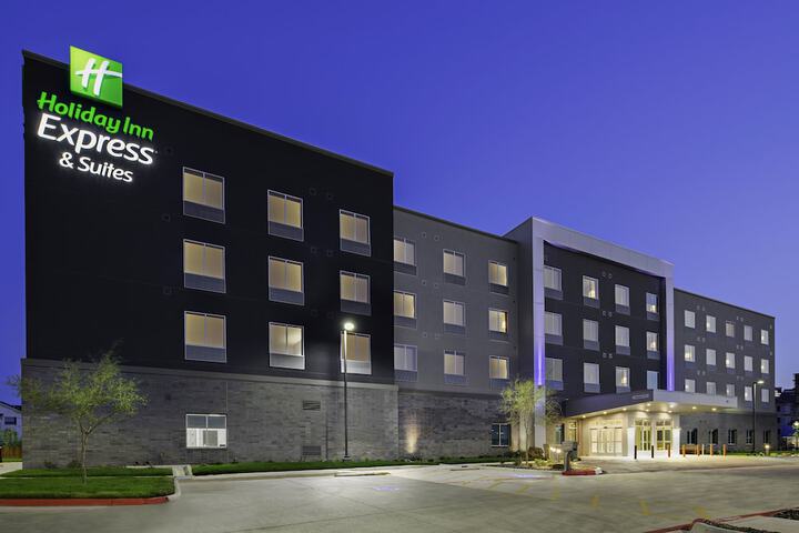 Holiday Inn Express & Suites Lubbock Central - Univ Area by IHG