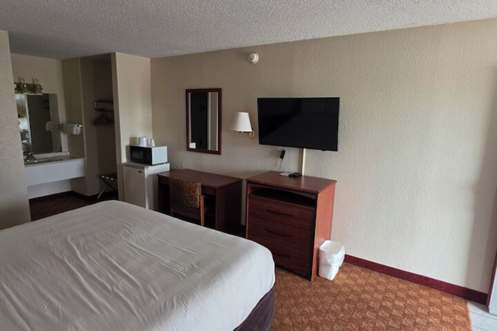 DELUXE INN SHAMROCK