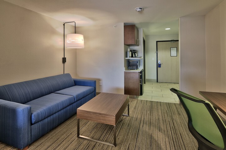 Room 14 of 40