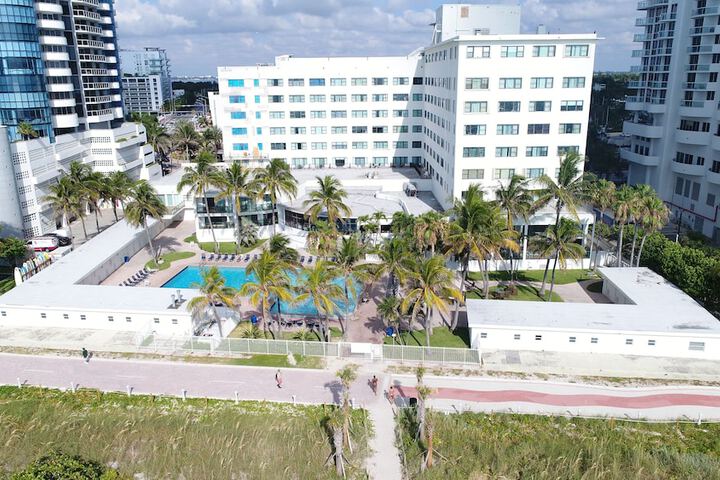 Hotel 3 of 242
