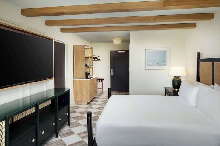 Room 26 of 110