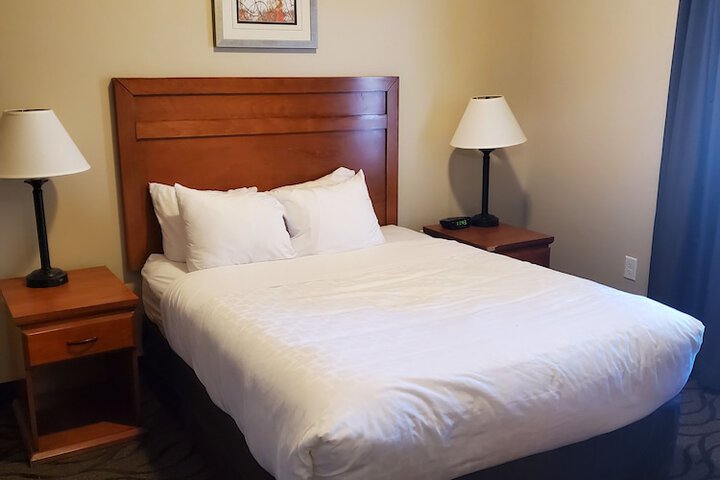 Clarion Hotel & Suites Williston