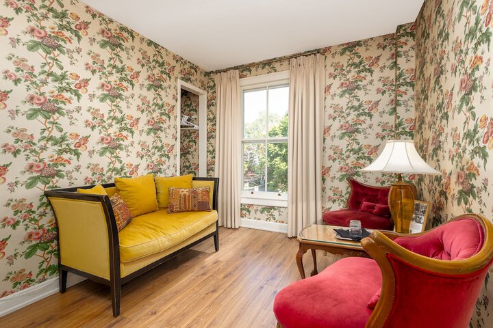 Room 27 of 77