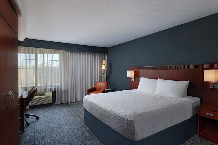Courtyard Marriott Aksarben Village