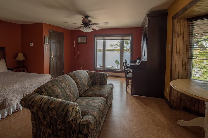 Room 10 of 44
