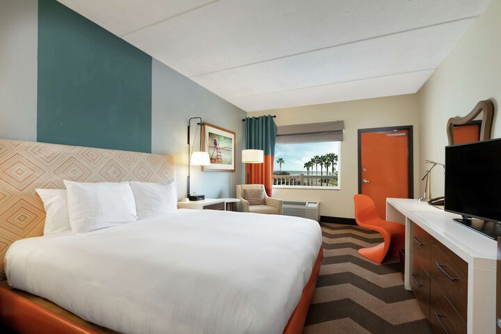 Room 32 of 87