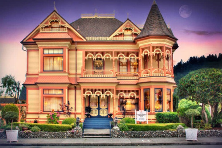 Gingerbread Mansion Inn