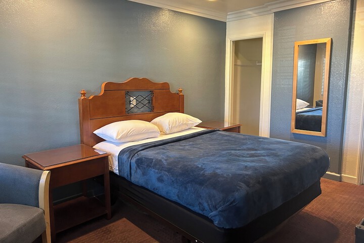 Room 23 of 28