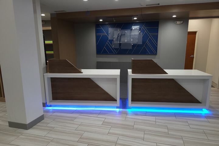 Holiday Inn Express Hotels and Suites Dayton North Tipp City by IHG