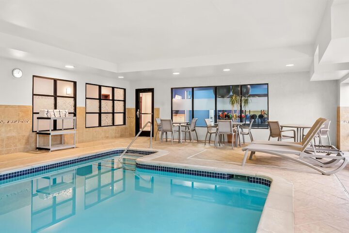 Hampton Inn & Suites Detroit-Canton