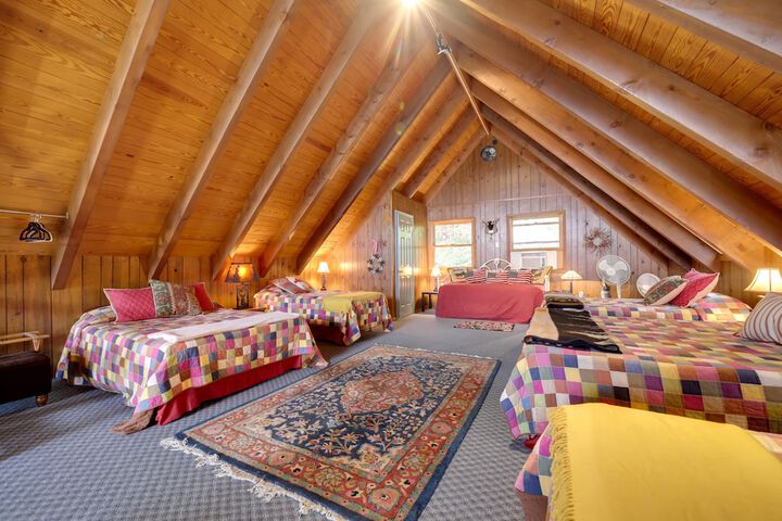 Robbinsville Vacation Rental w / Covered Balcony