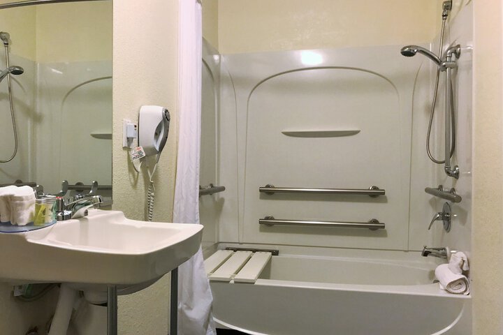 Room 14 of 46