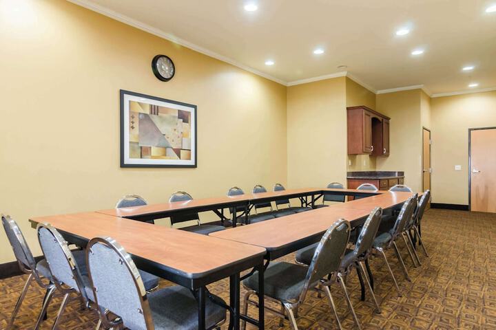 Comfort Suites Salina South