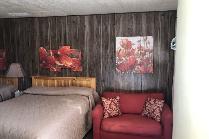 Rustic Inn Motel