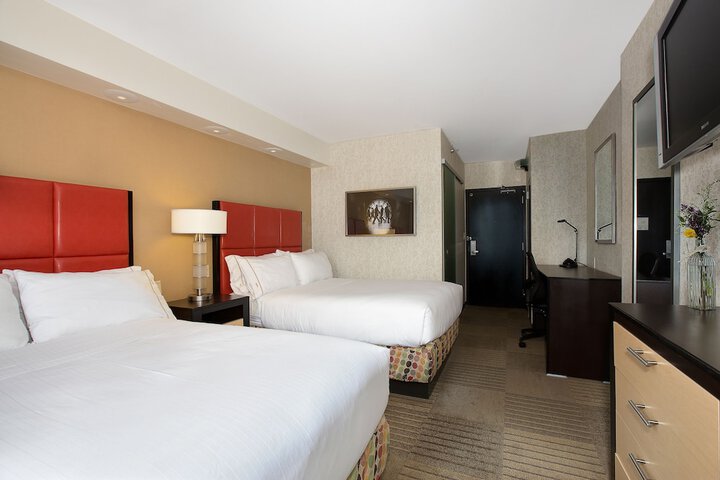 Room 10 of 33