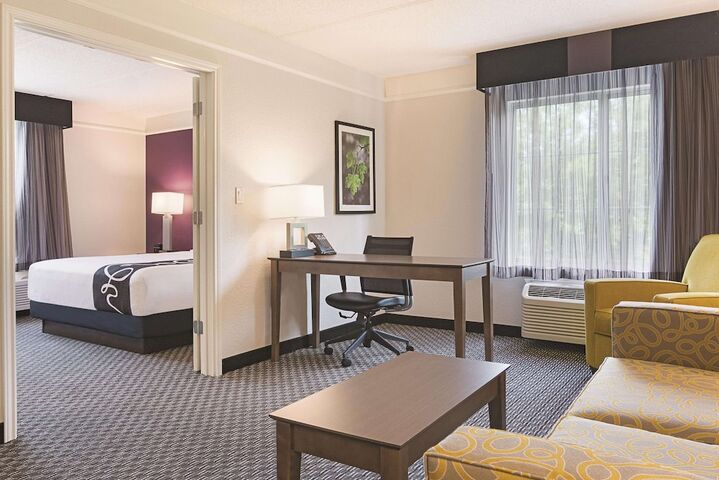 Room 32 of 39