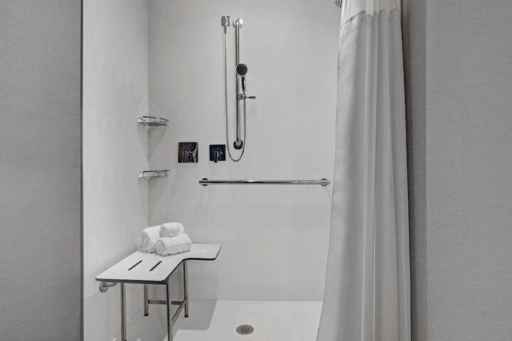 Room 18 of 40