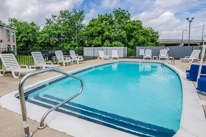 Pool 10 of 76