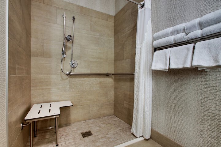 Room 32 of 62