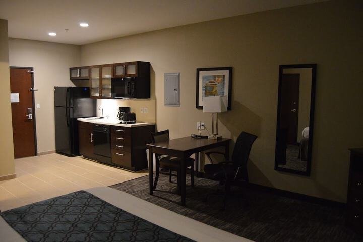 Room 24 of 28