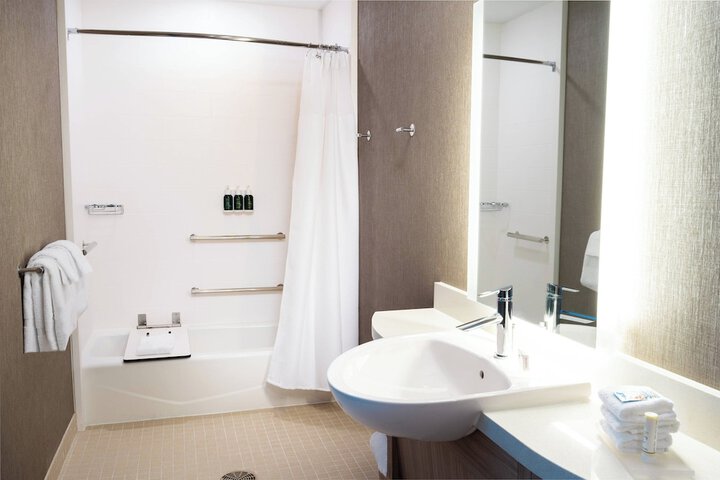 Room 15 of 25