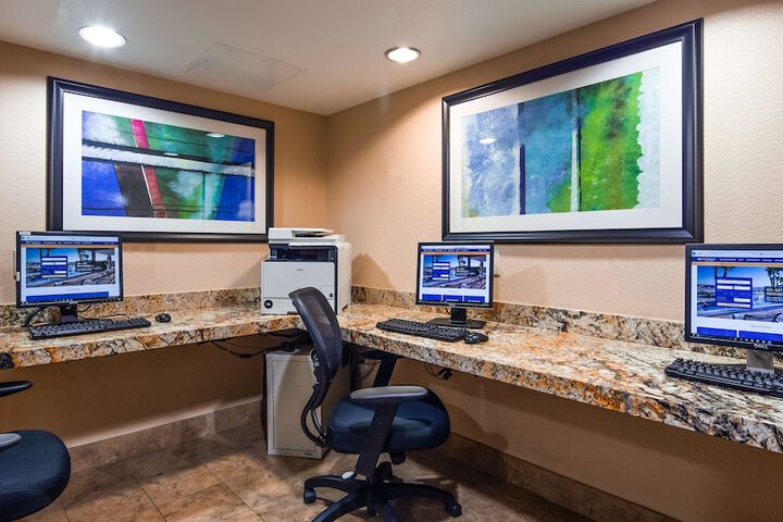 Business Center 37 of 37