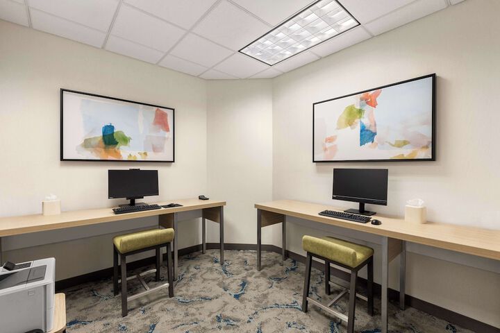 Business Center 56 of 58
