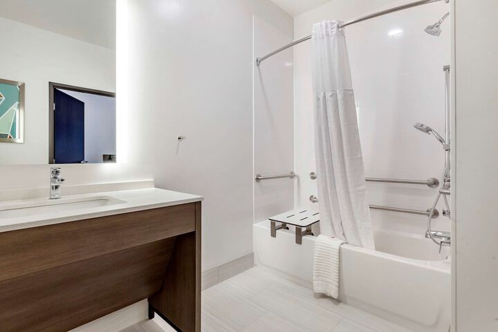 Comfort Suites Cottage Grove – Madison