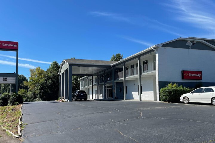 Travelers Inn & Suites Forest City