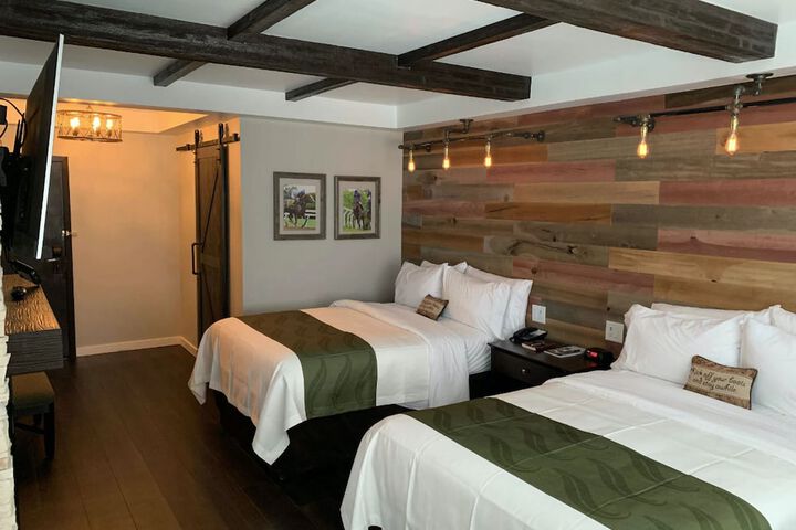 Cedar Stables Inn and Suites
