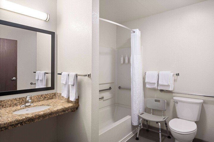 Room 32 of 40