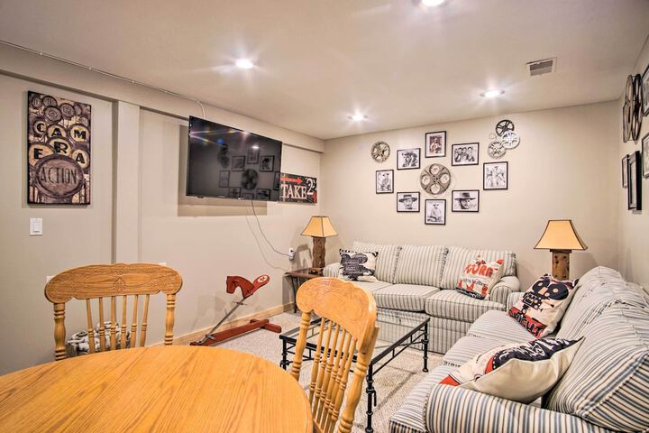 Rustic Rothbury Cabin w / Resort Amenity Access!