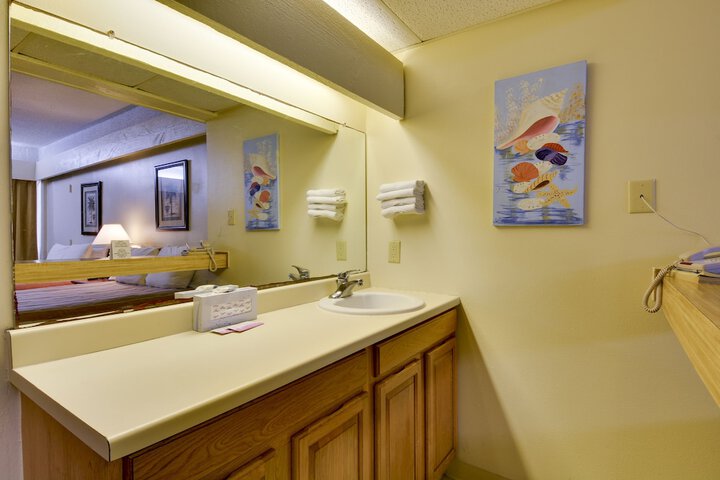 Room 13 of 38