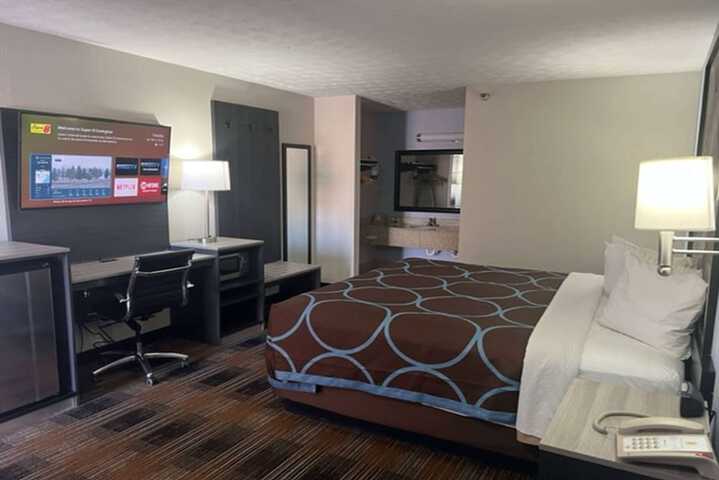 Room 9 of 16
