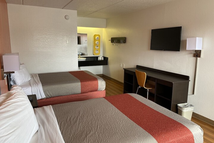 Room 19 of 44