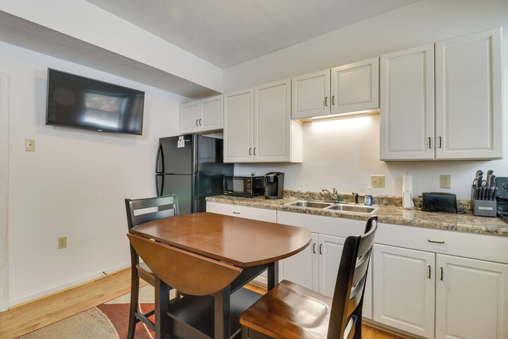 Downtown Marlinton Vacation Rental Apartment!