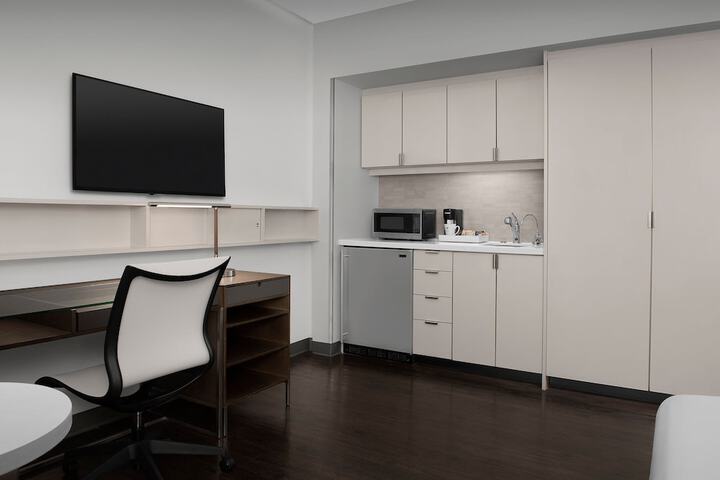 Room 27 of 46