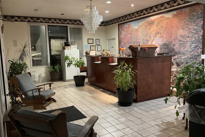 COVERED BRIDGE INN & SUITES