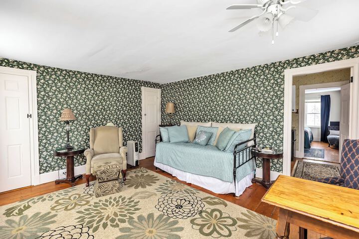 Room 33 of 52