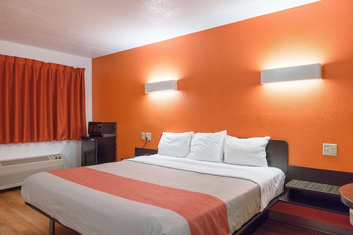 Room 18 of 35