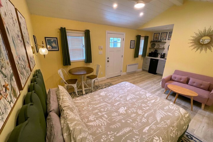 Room 9 of 121