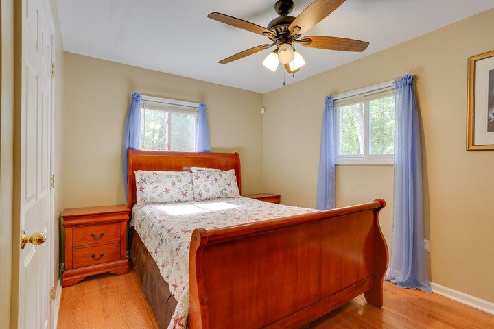 Pools Hot Tub & More: Bushkill Mountain Getaway!