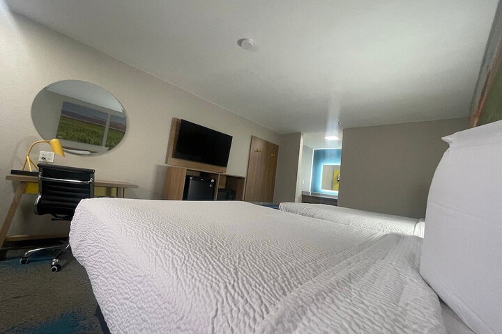 Room 12 of 25