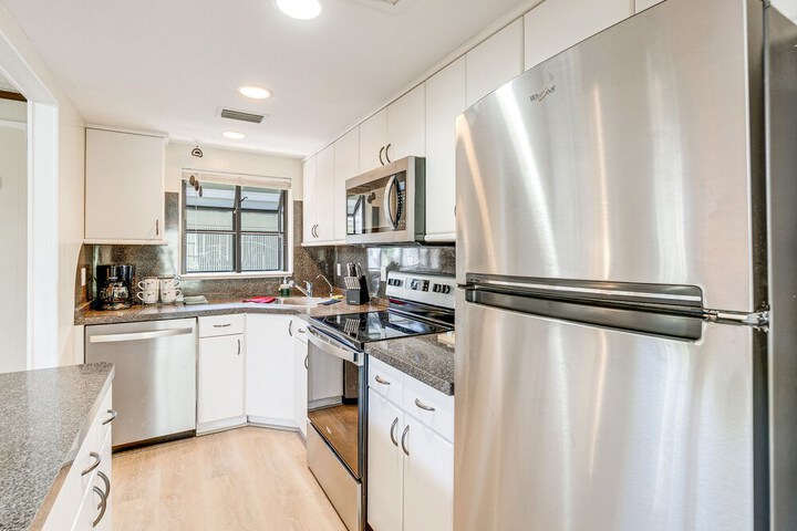 Manasota Key Vacation Rental w / Beach Access!