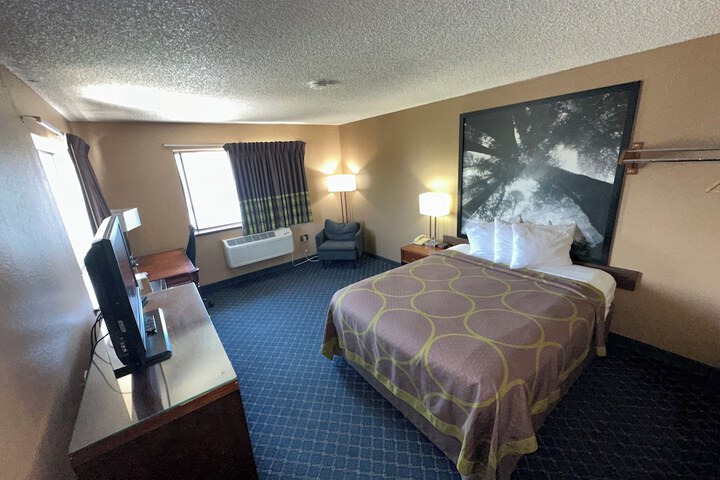 Room 6 of 21