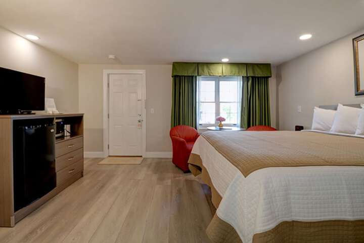 Room 17 of 27