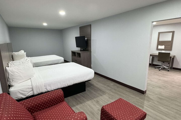 Room 11 of 18