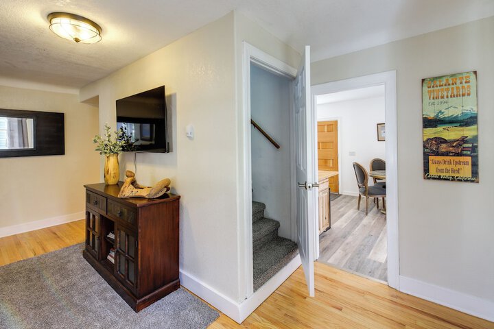 Charming Hamilton Hideaway: Half-mi to Main St!